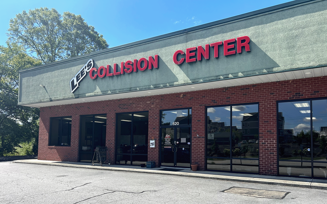 Lee's Collision Center Storefront